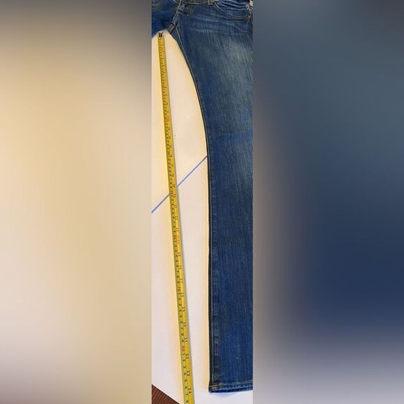 Rock & Republic Flared Jeans Size 28 Medium Wash Embroidered Logo Low Rise - Picture 7 of 8